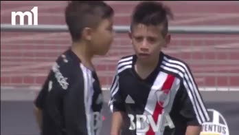 Show di Echeverri: l'11enne del River segna 4 gol alla Juve