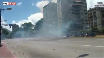 Blast injures Venezuela police officers