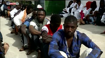 Marina libica salva e arresta 800 migranti