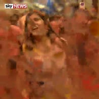 Tomato throwing festival enthrals in Spain