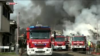 Pavia, Vasto incendio in azienda recupero rifiuti