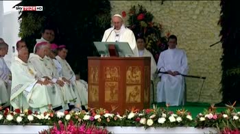 Papa a Medellin, appello alla riconciliazione