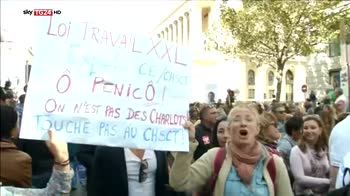 Francia, cortei contro riforma lavoro, scontri in piazza