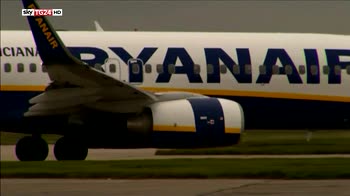 Ryanair, low cost cancella oltre 2