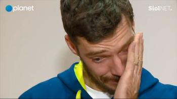 Dragic riceve la maglia di Petrovic e scoppia in lacrime