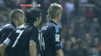 Il tacco di Guti per il primo gol di Benzema con il Real