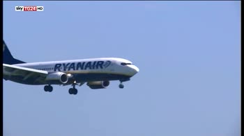 Ryanair annuncia cancellazioni, 400 000 passeggeri a terra