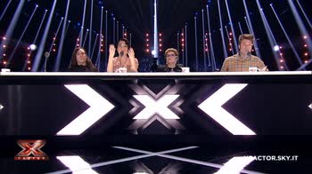 Samuel riceve i commenti dei giudici di X Factor