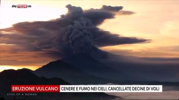 Erutta vulcano a Bali, cancellate decine di voli