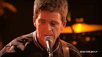 Noel Gallagher apre il sesto Live Show di X Factor Italia