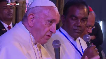 Papa incontra profughi rohingya e pronuncia nome proibito