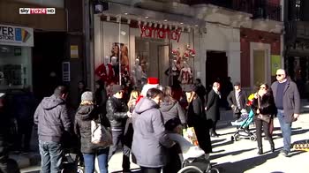 Regali di Natale, a Bari grande folla in centro