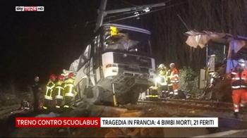 Treno contro scuolabus in Francia, 4 bimbi morti