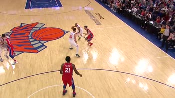 NBA, schiacciata di Ben Simmons contro New York