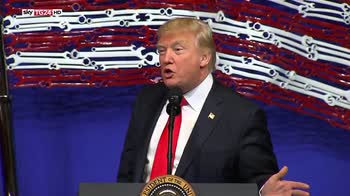 Donald Trump assegna il fake news award