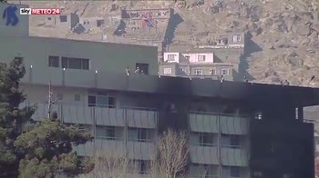 Attacco a Kabul rivendicato da talebani, 18 morti
