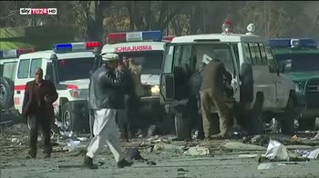 Attacco Kabul, decine di morti e centinaia di feriti