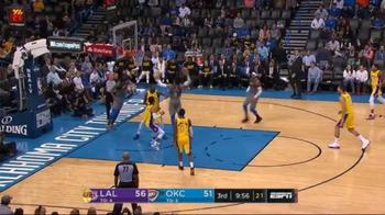 NBA, una schiacciata di Russell Westbrook contro i Lakers