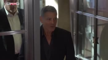 Clooney dona 500mila dollari a marcia contro armi