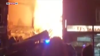 Esplosione Leicester, negozio in fiamme, 4 feriti