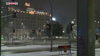 Milano tanti clochard restano in strada nonostante la neve