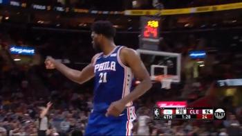 NBA, Embiid segna in faccia a Nance Jr. e glielo fa notare