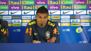 Casemiro a Douglas Costa: "Ti spezzo in due"