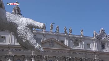 ERROR! Clamoroso in Vaticano, il Papa fugge in auto con i vetri oscurati