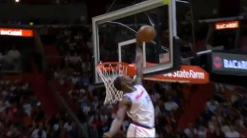 NBA, Sam Adebayo cancella il tiro di Khris Middleton