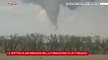 ERROR! Le spettacolari immagini della formazione di un tornado