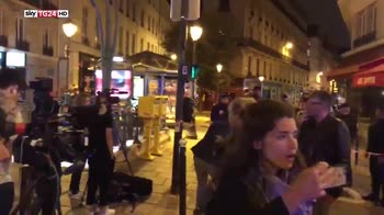 Parigi, uomo accoltella passanti: 1 morto. L'Isis rivendica