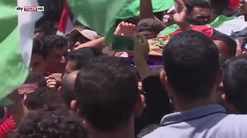 Nuove tensioni a Gaza, scontri al confine e raid aerei di Israele