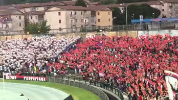 Cosenza-Sudtirol, la coreografia dei tifosi rossoblu