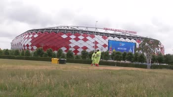 Russia gets behind England