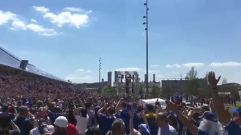 Geyserdance fuori dallo stadio: Islanda, che spettacolo!