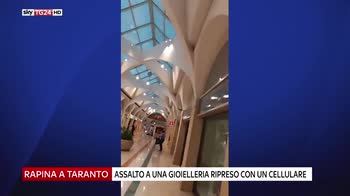 Taranto, rapina dentro centro commerciale Auchan