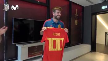 Cento presenze con la Spagna: i compagni celebrano PiquÃ©