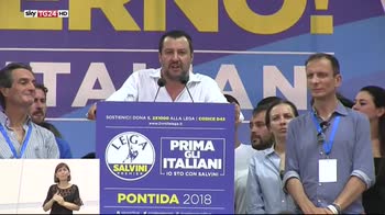Salvini a Pontida: "Stop al business all'immigrazione"