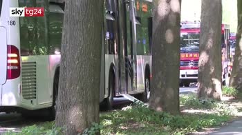 Paura a Lubecca, uomo armato di coltello attacca passeggeri su bus