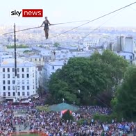 Tightrope walker stuns Parisians