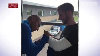 Richarlison meets injured fan