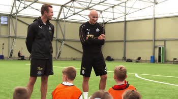 Shelvey takes Qs from young fans