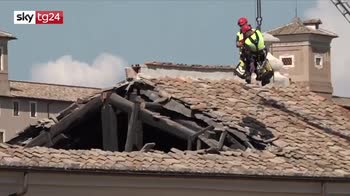 Crolla tetto chiesa in centro a Roma, nessun ferito
