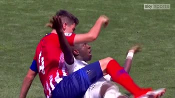 Vinicius Junior bitten on the head