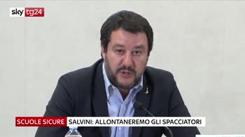 Salvini: allontaneremo gli spacciatori