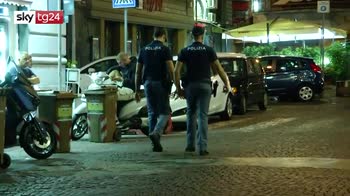 Sparatoria a Napoli, raid contro centro scommesse: ferito un 13enne