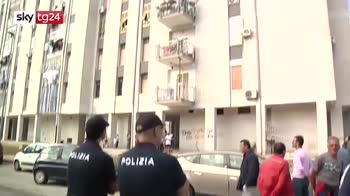 Taranto, in fin di vita la bimba lanciata dal balcone