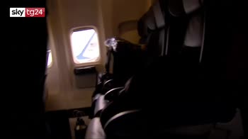 Fumo in cabina, aereo di Melania Trump costretto al rientro