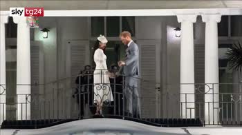 Royal family: Harry e Meghan alle Fiji, sudditi entusiasti