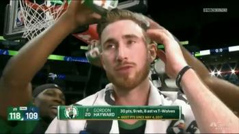 NBA, i Celtics fanno la "doccia" per festeggiare Hayward